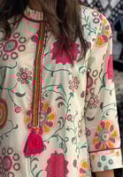 جلابية كبار- باللون البيج والزهري مشجر - قطن