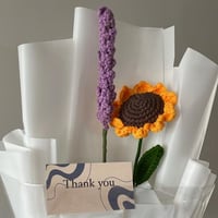 باقة زهور دوار الشمس والافندر