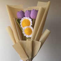 باقة زهور التوليب والاقحوان