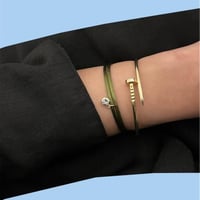 اسوارة كرستال ذهبي