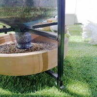 سقاية بحوض فخار مع مظلة كبير