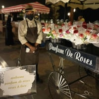 عربة ورد ثابتة