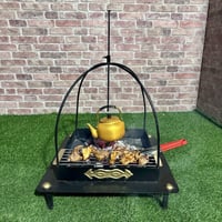 مشب مربع مع شبك شوي