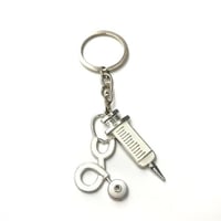 ميدالية مفاتيح طبية ابرة و سماعة