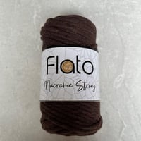 خيوط فلاتو مكرمية سترنق بني داكن