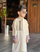 دقلة اطفال مطرزه بالأسم