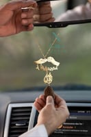 تعليقة شكل الايادي مع بعض بالاسم