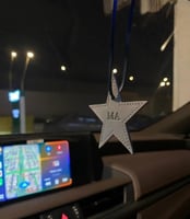 تعليقة سيارة بالأسم