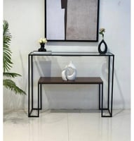 مدخل حديد مع سطح خشب