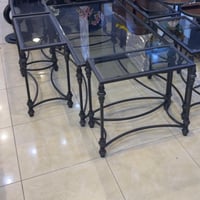 طقم طاولة تقديم مع خدمة - تصميم زجاجي بإطار أسود أ...