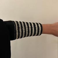 *عباية باكمام ضيقة ( بلونين )