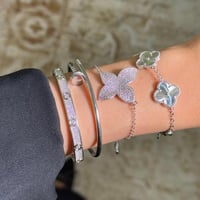 أساور لمسة أنثى الفضية