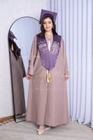 روب تخرج لون لحمي ووشاح موف