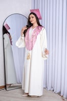 روب تخرج اوف وايت ووشاح وردي