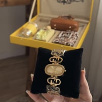 بوكس أناقة الشتاء النسائي الفاخر