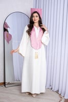 روب تخرج اوف وايت ووشاح وردي