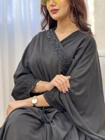 بشت نسائي مقلم خرز لون اسود