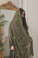 طرحه تطريز ذهبي وأخضر كامل سيفين ونخله زيتي