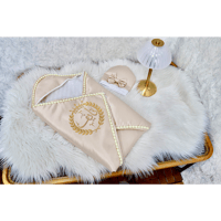 طقم مدس وطاقية بإسم المولود