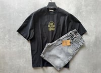 SHORT JEANZ AND TSHIRT