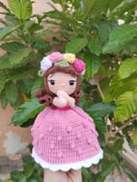 دمية 2في 1 (باقة وردة وعروسة) كروشيه