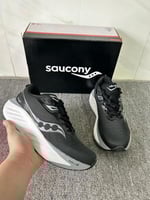 حذاء ساكوني ترايمف 22