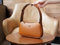 قوتشي Aphrodite مقاس 21cm