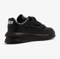 حذاء فرزاتشي Versace