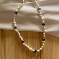 تشوكر عين زرقاء وصدف