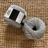 خيط فضي لامع