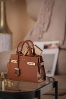 شنطة يد وكتف جلد نسائي من ستيفانو