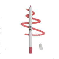 محدد شفاه من لوكا