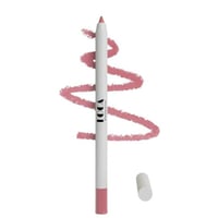 محدد شفاه من لوكا