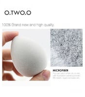 اسفنجة مزج للمكياج من او تو او رمادي فاتح