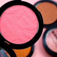 احمر خدود لامع بينك ساندز من تكنيك