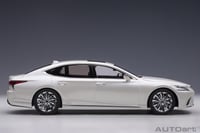 LEXUS LS500 h SONIC WHITE METALLIC/CRIMSON & BLACK...