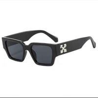 نظارة اوف وايت أسود كبيرة