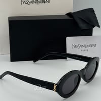 نظارة سان لوران مستدير أسود كامل بشعار ذهبي