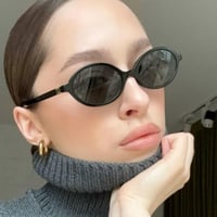 نظارة ميو ميو بإطار أسود وعدسات مستديرة