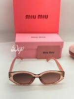 نظارة ميو ميو باطار شفاف و ذراع وردي