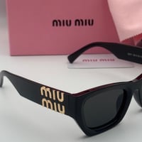 نظارة ميو ميو أسود ذهبي بعدسات مربعة