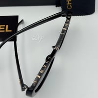 نظارة شانيل Eye-Cat أسود بشعار ذهبي