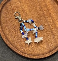 تعليقة ورد ابيض و ازرق