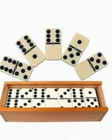 طقم لعبة دومينوز