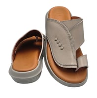 نعال إيطالي تقنية سويسري طبي - بيج طبعة الحصان