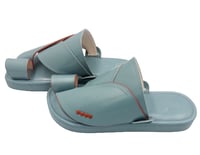 نعال شرقي سادة بإصبع لون لبني