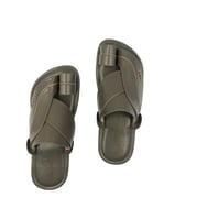 نعال شرقي سادة زيتي تصميم باصبع