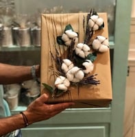 تنسيق الهديه على ورد القطن