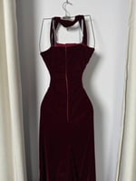 فستان سهرة انيق من المخمل