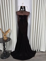 فستان سهرة انيق بلمسات من الدانتيل